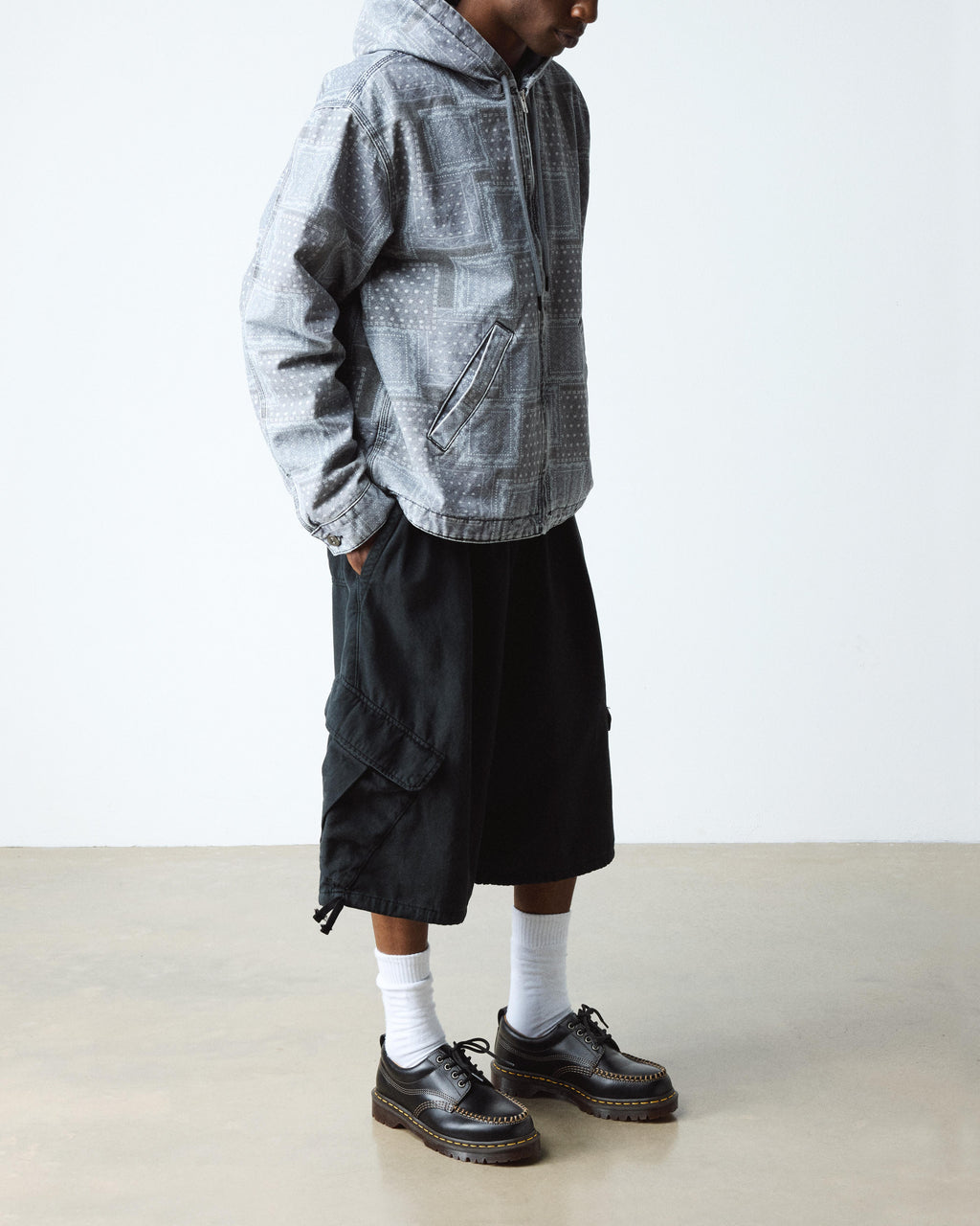 LOWELL Black Analine