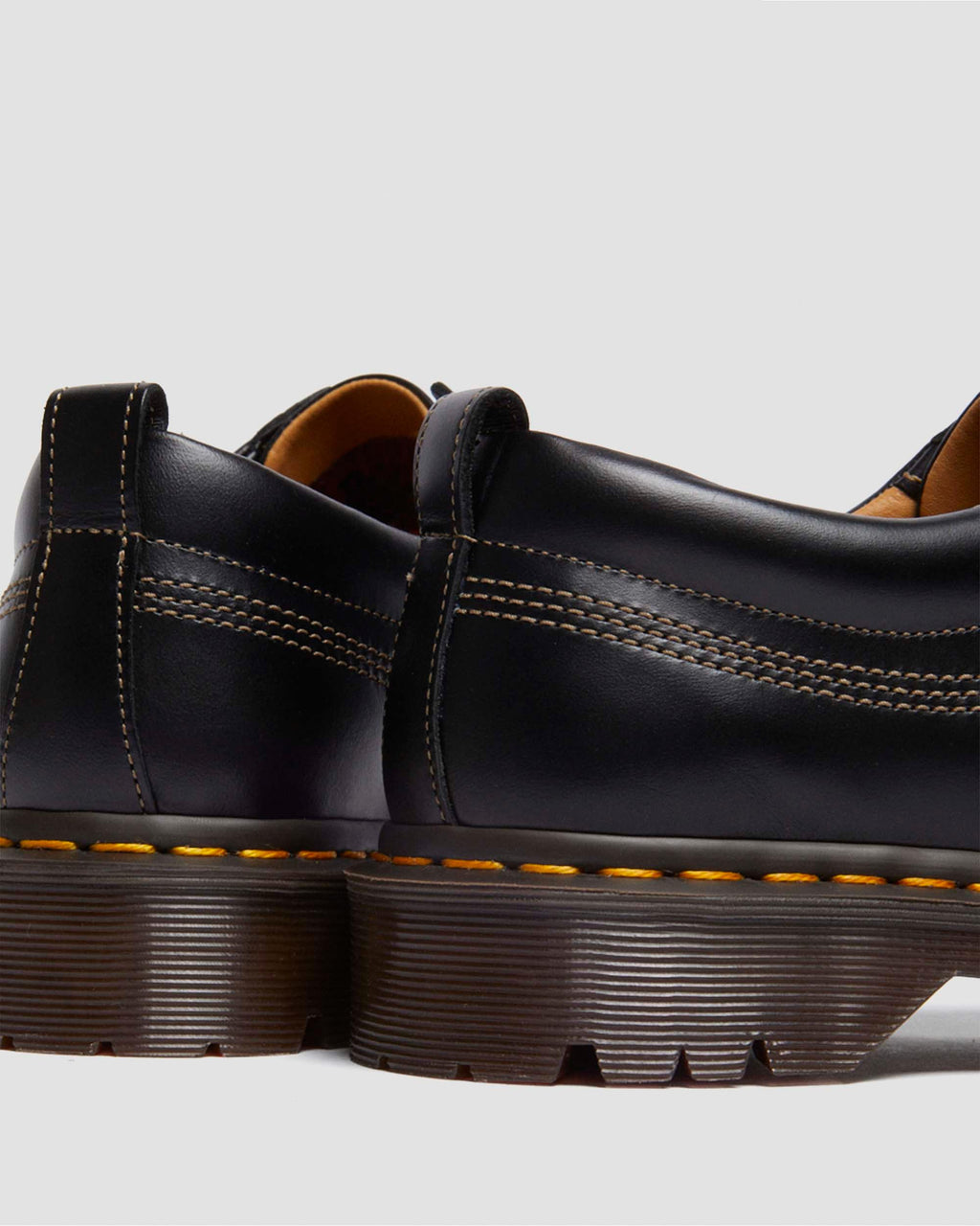 LOWELL Black Analine