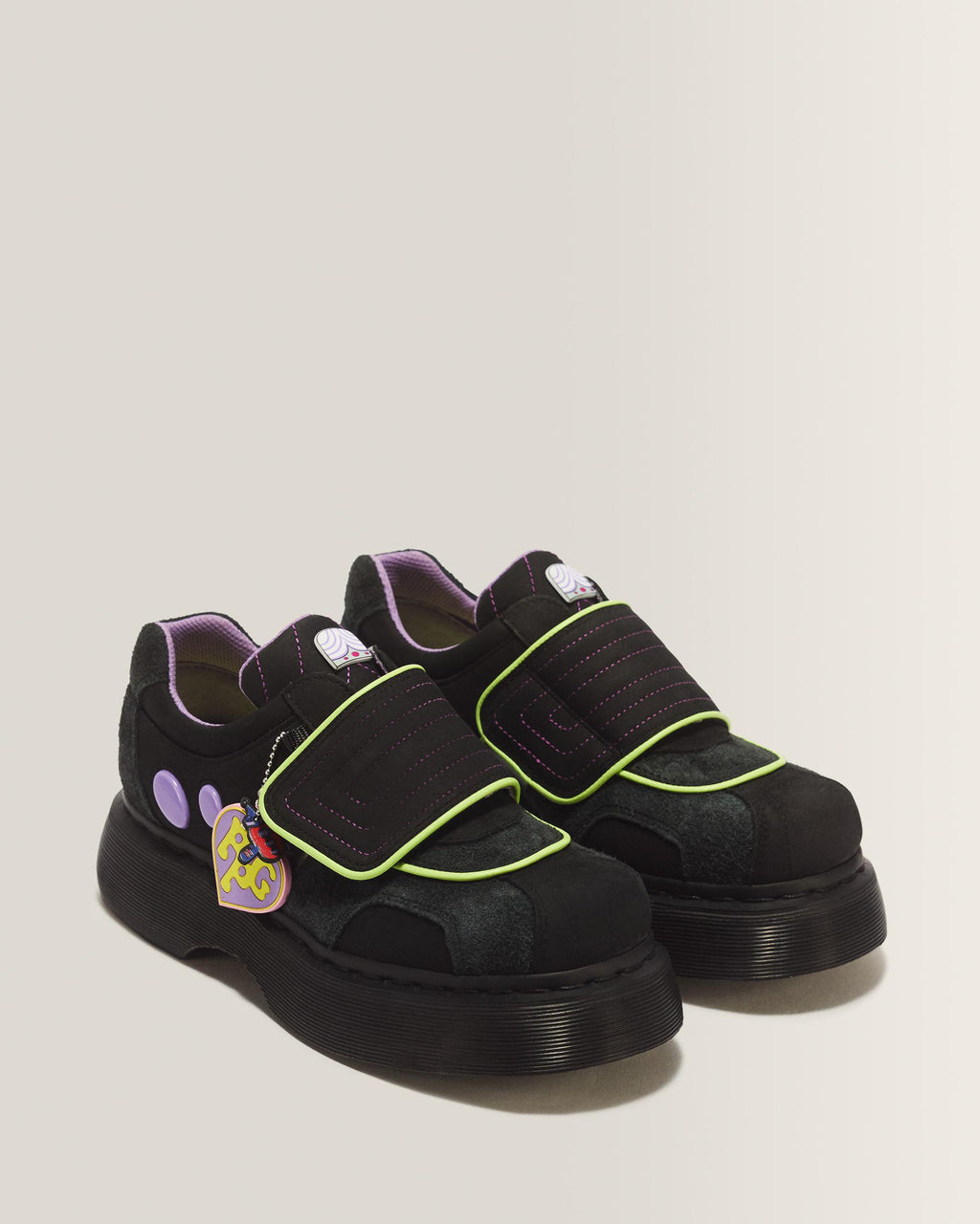 Zapatos Buzz con tira Powerpuff Girls en Black+Gunmetal