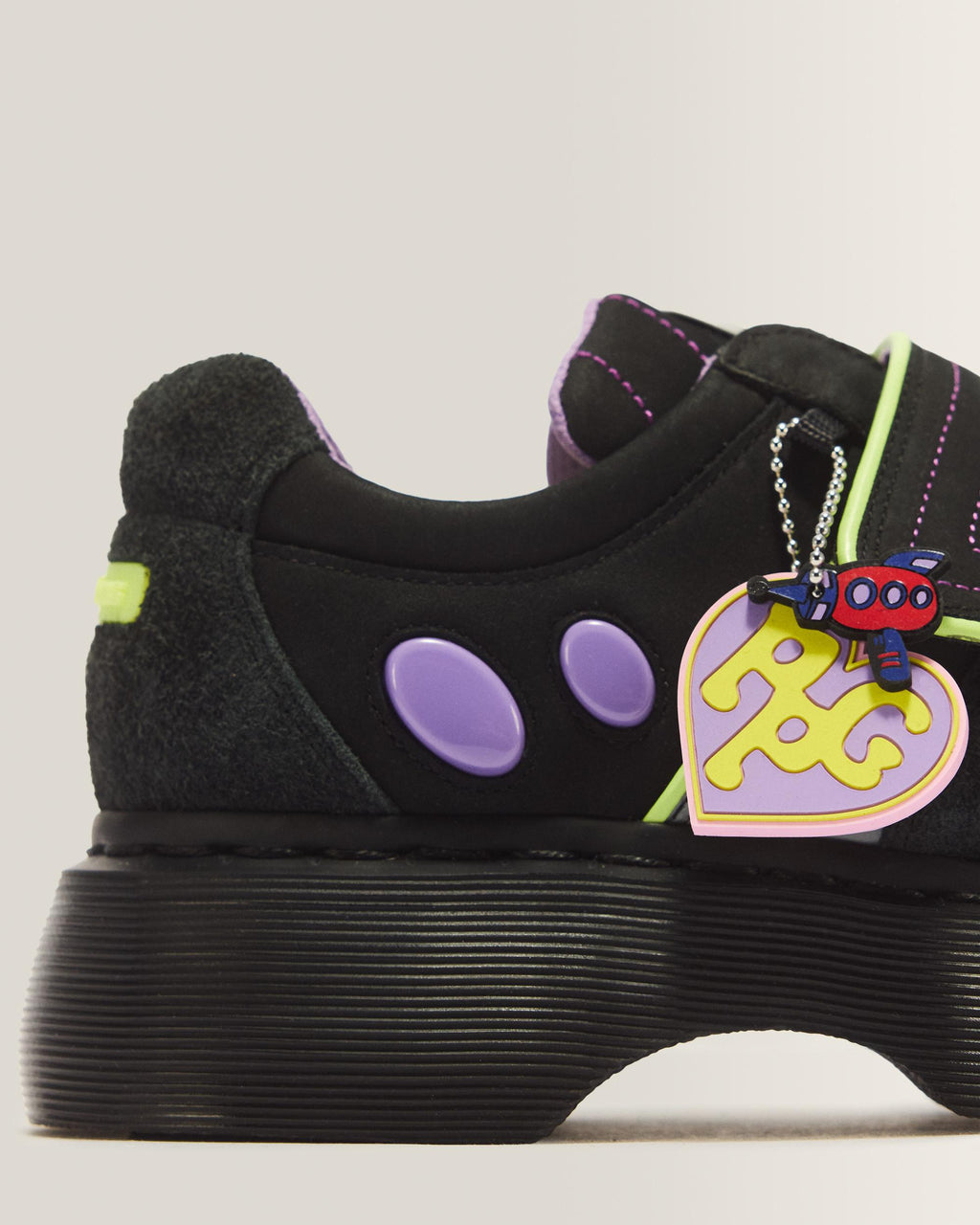 Zapatos Buzz con tira Powerpuff Girls en Black+Gunmetal