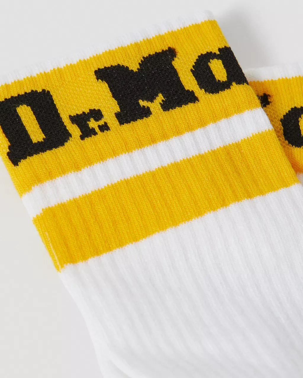 Medias Athletic blancas con logo amarillo