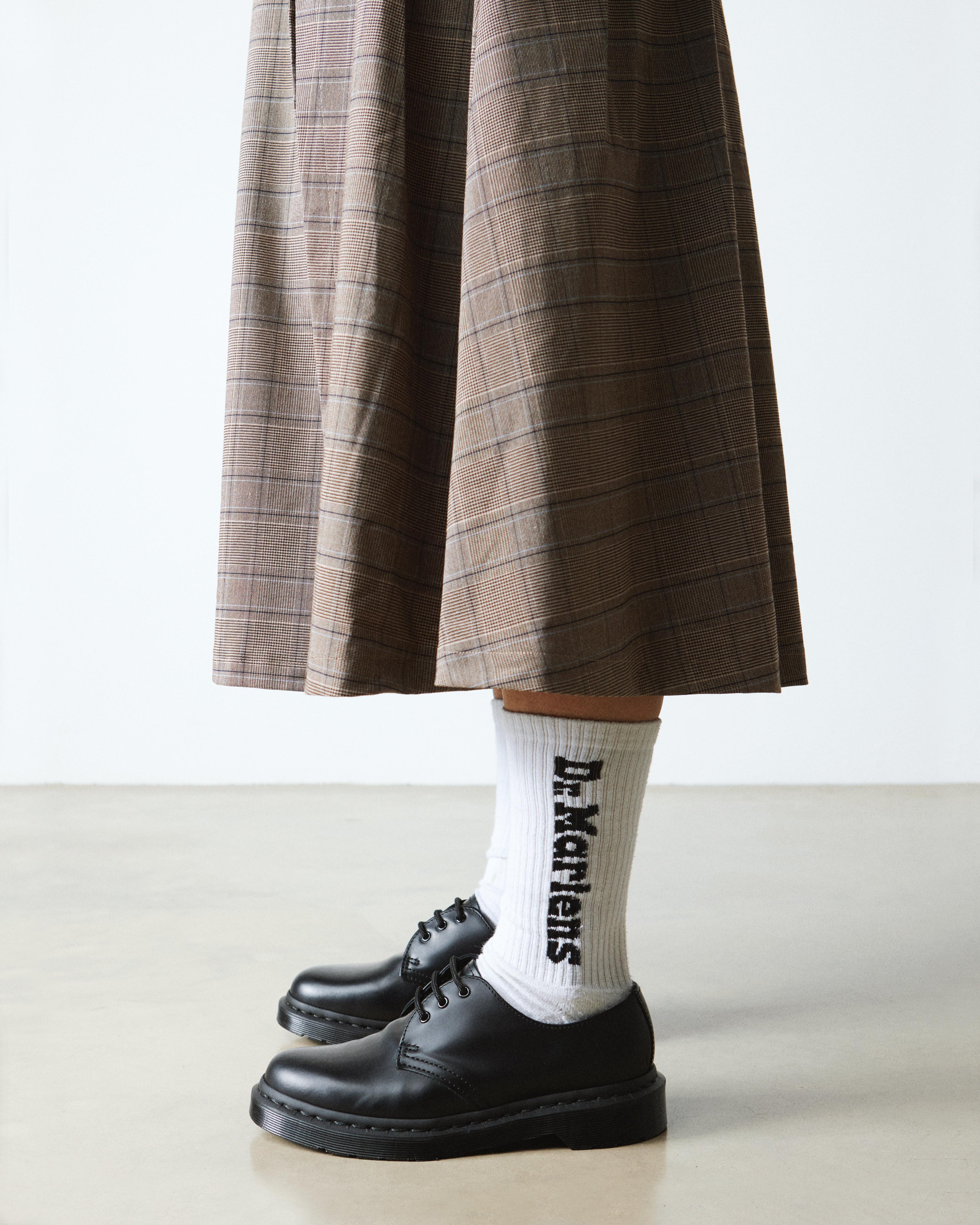 Medias con logo vertical