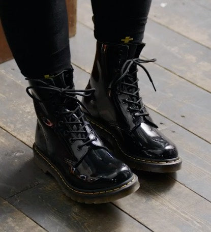 CÓMO LIMPIAR BOTAS DE CHAROL