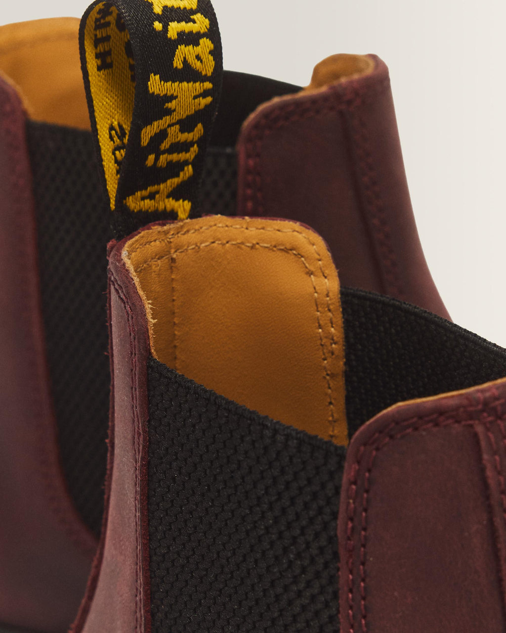 Botas Chelsea 2976 YS de piel Crazy Horse en Cherry Red